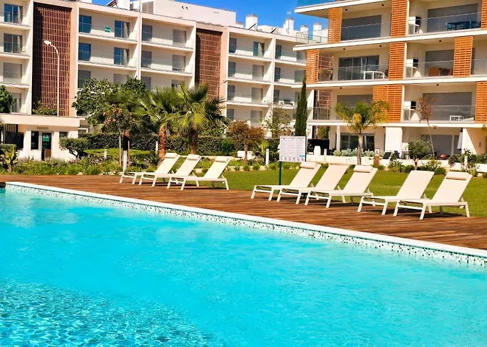 Apartment Marvell Design With Heated Pool&playground