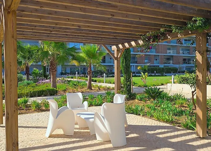 Marvell Design With Heated Pool&playground Apartment